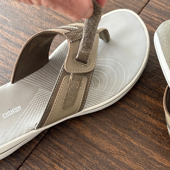 Clarks Cloudsteppers Flip Flops in Tan - Picture 5 of 5
